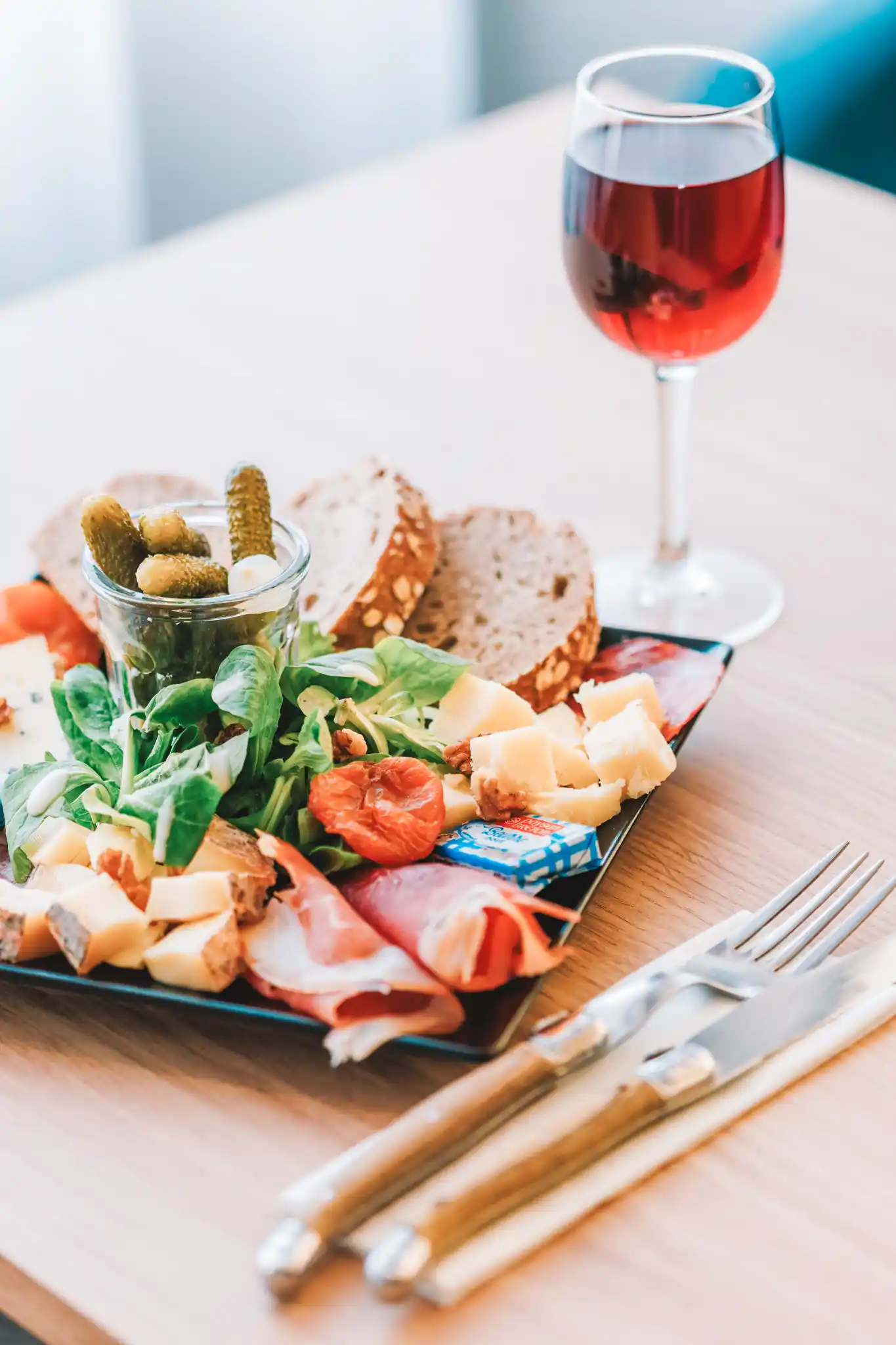 Entrée, charcuterie et fromages